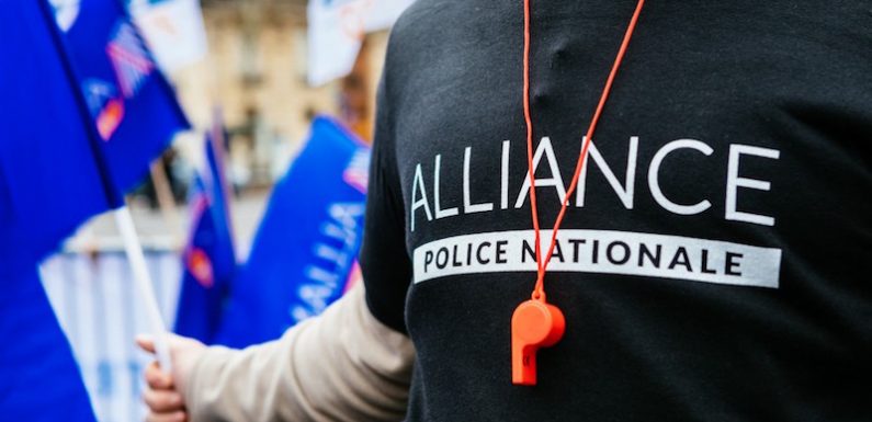 Rassemblements, tracts menaçants : Alliance, le syndicat policier qui fait trembler Castaner