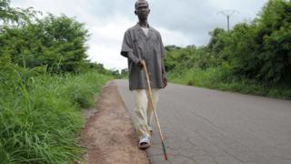Deux lycéens sénégalais créent une canne intelligente pour les non-voyants