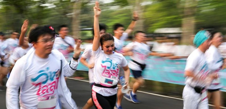 A Bangkok, la jeune génération défile contre le pouvoir en place