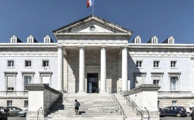 Pau : Accidenté après avoir fui la police en roulant sur les trottoirs à 100 km/h, Khalid, 20 ans, passe pour la 8ème fois au tribunal