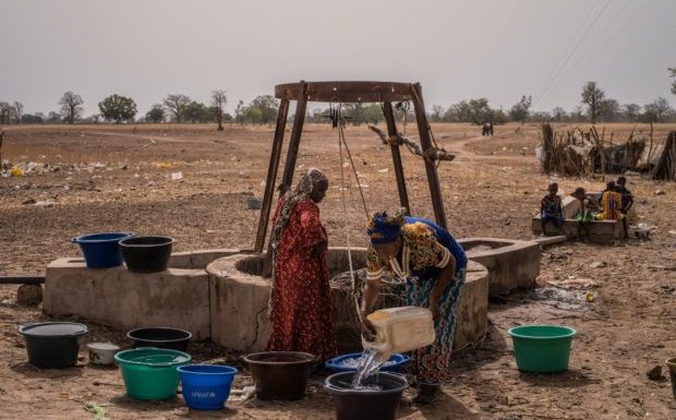 Afrique de l’Ouest : Abandonnées par leurs maris migrants, les femmes se voient contraintes de travailler dur