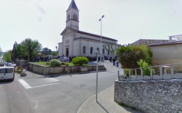 Montalieu-Vercieu (38) : Un ado de 16 ans tabassé « pour un regard de trop » à la sortie d’un kebab par une dizaine de jeunes