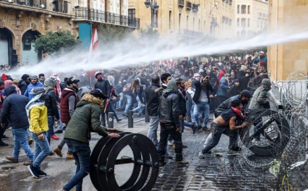 Liban : près de 400 blessés lors d’une manifestation contre la corruption