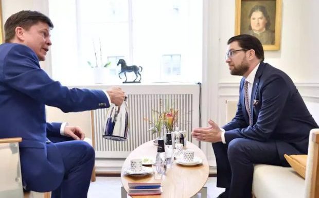 Suède : la droite tend la main à l’extrême-droite, le cordon sanitaire constitué autour des « Démocrates Suédois » est en train de céder