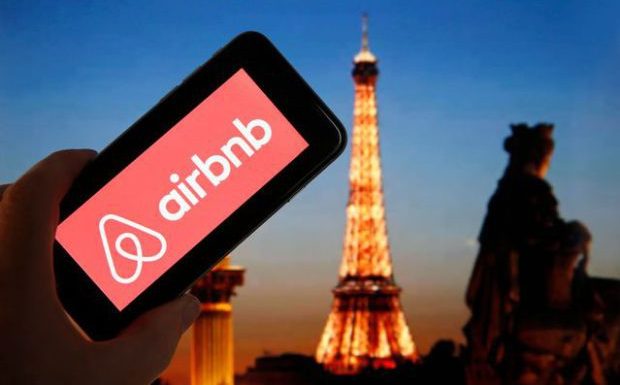 Discriminations entre utilisateurs d’Airbnb : les prénoms féminins à consonance française ont reçu 70 % de réponses positives, les profils masculins à consonance arabe 41 %.