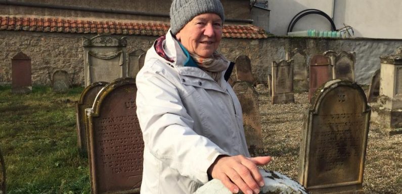 « Les profanations n’ont pas le dernier mot » : en Alsace, des bénévoles montent la garde dans les cimetières juifs