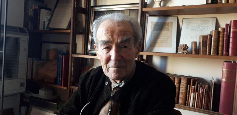 « Chacun de nous doit tirer la leçon d’Auschwitz » : Robert Badinter se souvient de sa première visite dans le camp nazi