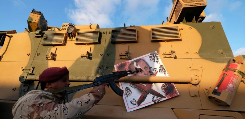 La France accuse la Turquie d’acheminer des armes et des mercenaires syriens en Libye