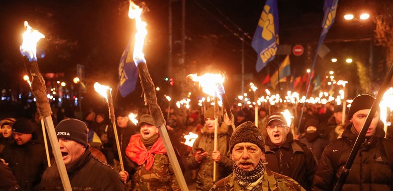 Ukraine : des nationalistes défilent à Kiev en hommage à un ancien collaborateur nazi (VIDEO)