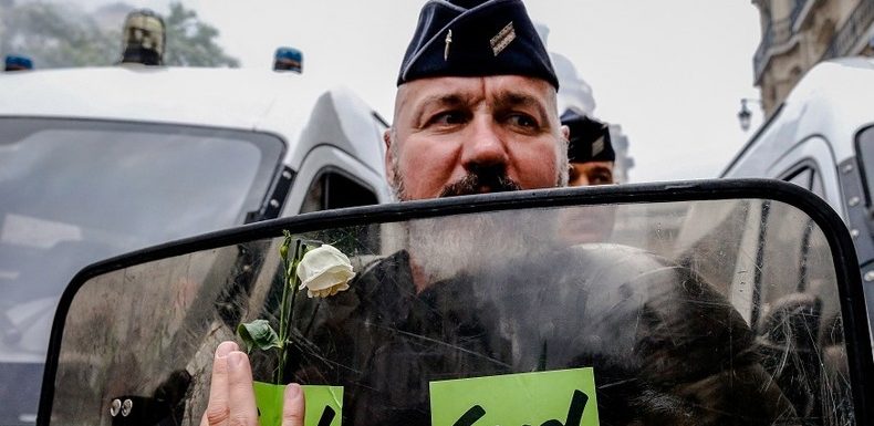 Grèves : LREM dénonce une «tentative d’intrusion» au siège du parti, Mélenchon riposte