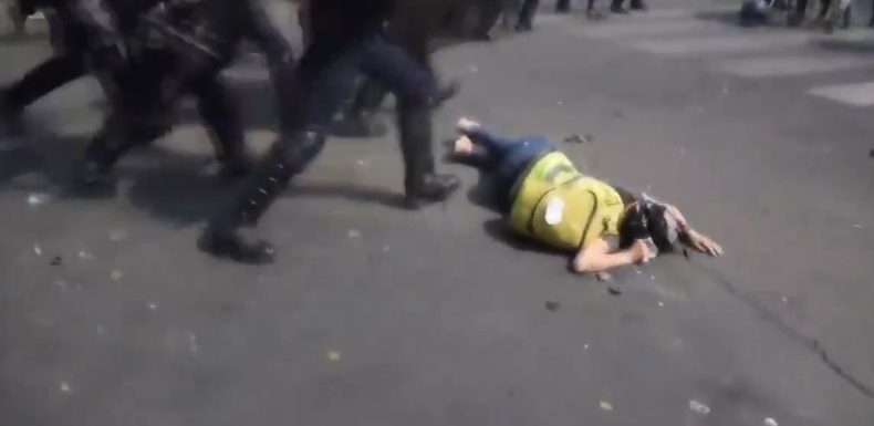 Le parquet de Paris classe sans suite la plainte d’une Gilet jaune matraquée par un CRS