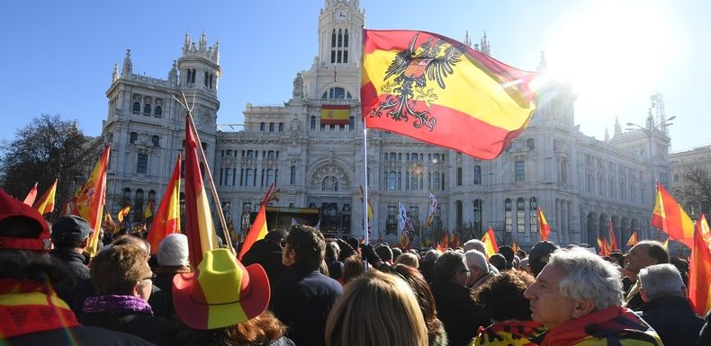 A l’appel de Vox, des milliers d’Espagnols manifestent contre le gouvernement d’union des gauches