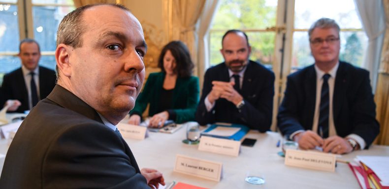 «Age pipeau !» Un syndicaliste interrompt une journaliste sur la réforme des retraites (VIDEO)