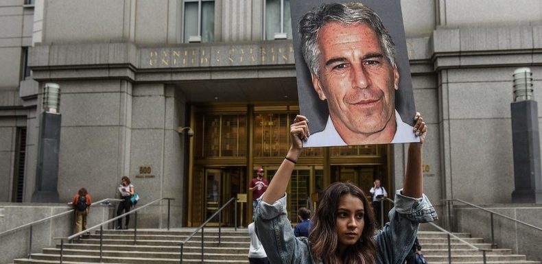 Jeffrey Epstein aurait géré un réseau de traite d’êtres humains, dont des filles âgées de 12 ans