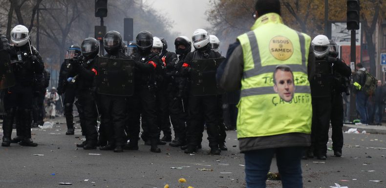 Violences policières : «Macron joue au pompier pyromane», les policiers de terrain réagissent