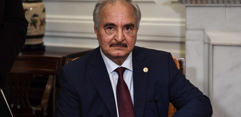 «Mon cher ami» : le maréchal Haftar remercie Vladimir Poutine pour ses efforts de paix en Libye