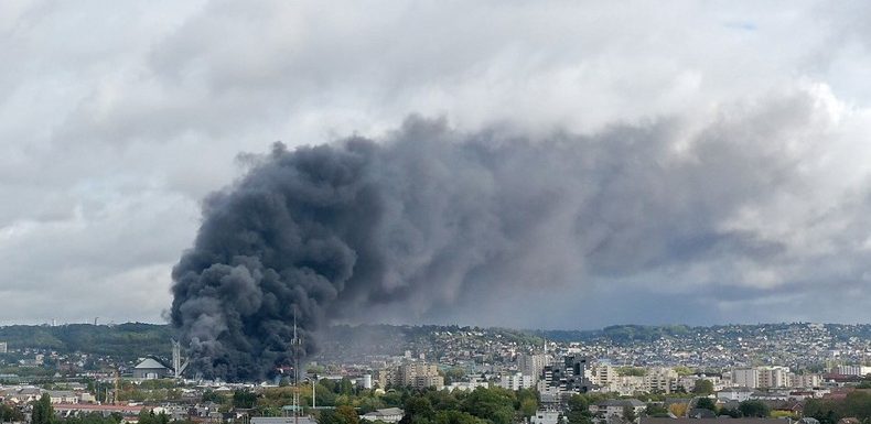 L’incendie de Lubrizol a-t-il provoqué une «pluie de poussière d’amiante» ?
