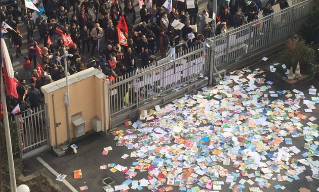 Retraites: Blanquer s’indigne de voir des profs détruire des livres à Lyon