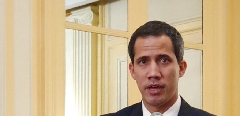A Paris, Guaido réitère son appel à une «pression internationale» sur la «dictature» vénézuélienne
