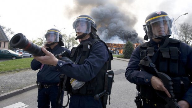 Coup de com’ de Castaner avant les municipales : les grenades GLI-F4 ‘interdites’ après épuisement des stocks…
