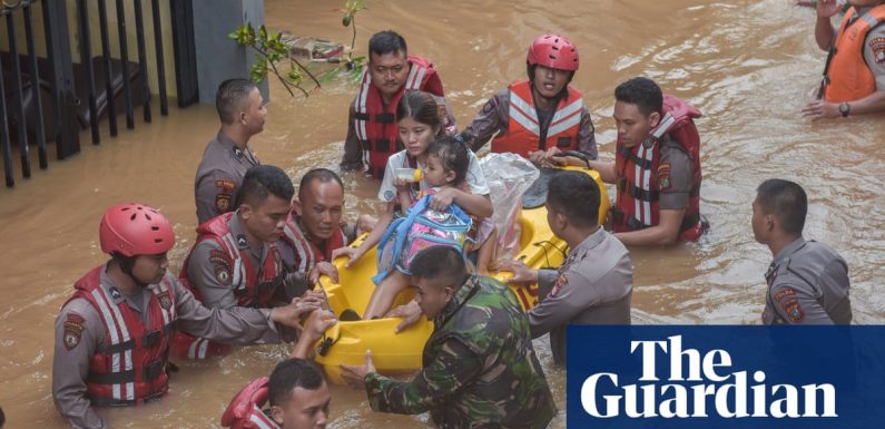 Jakarta floods leave 21 dead and 30,000 homeless