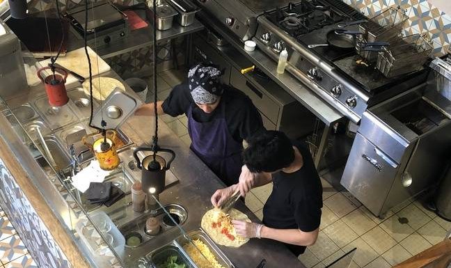 VIDEO. Street-food : Thon frais, cranberries, épices… On a testé le tacos lyonnais de Two Amigos