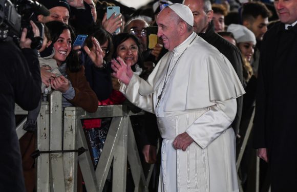 VIDÉO – Le pape François perd son sang-froid face à une fidèle