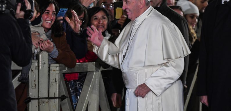 VIDÉO – Le pape François perd son sang-froid face à une fidèle