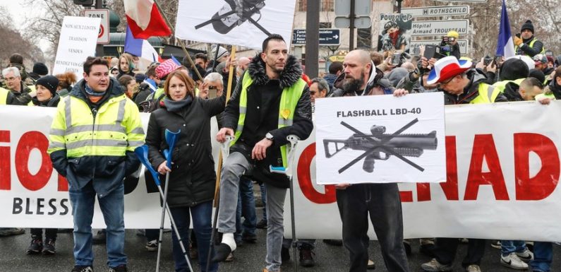 Violences policières : ouverture d’une enquête après un croche-pied à une manifestante