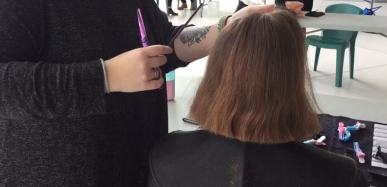 VIDÉO – Lutte contre le cancer : près de Rouen, des étudiantes récoltent des cheveux pour faire des perruques