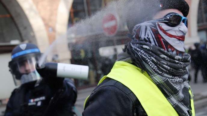 Quelques milliers de « gilets jaunes » manifestent à Paris, quinze interpellations
