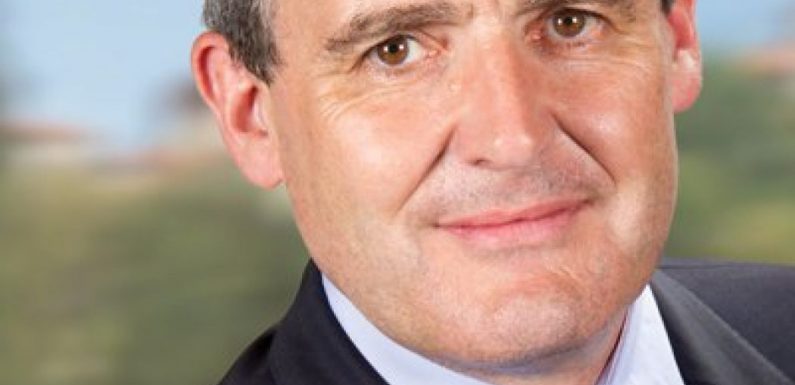 Le député Breton au Premier ministre : quand daignerez-vous entendre les dizaines de milliers de personnes, qui sont encore exprimés dimanche dans les rues de Paris?