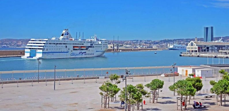 Marseille : Un ferry et un millier de passagers bloqués au port de Marseille par les grévistes