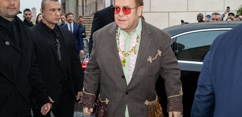 VIDEO. Elton John reçoit la plus haute distinction remise par la reine d’Angleterre