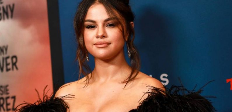 VIDEO. Selena Gomez se fait tatouer le titre de son album… Lindsay Lohan annonce la sortie de son nouvel album…