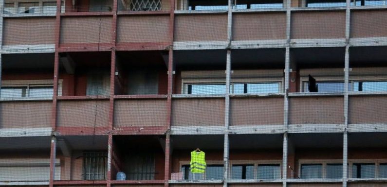 Un règlement de copropriété peut-il obliger à retirer un gilet jaune de son balcon ?