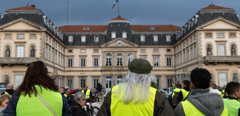 « Gilets jaunes » : Le procès de l’incendie de la préfecture du Puy-en-Velay doit avoir lieu lundi