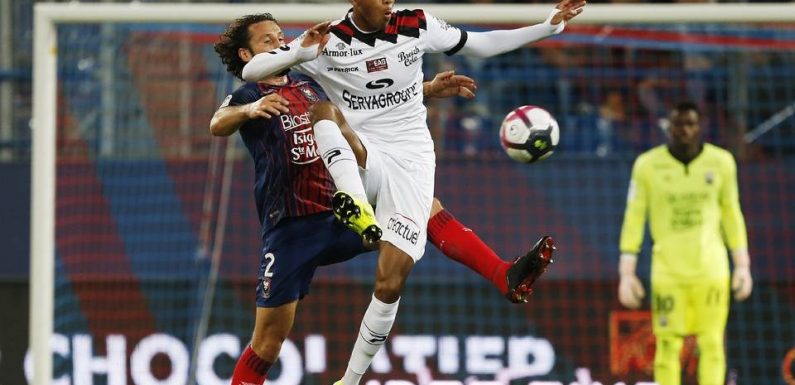 Nathaël Julan, attaquant du club de Guingamp, est mort à l’âge de 23 ans