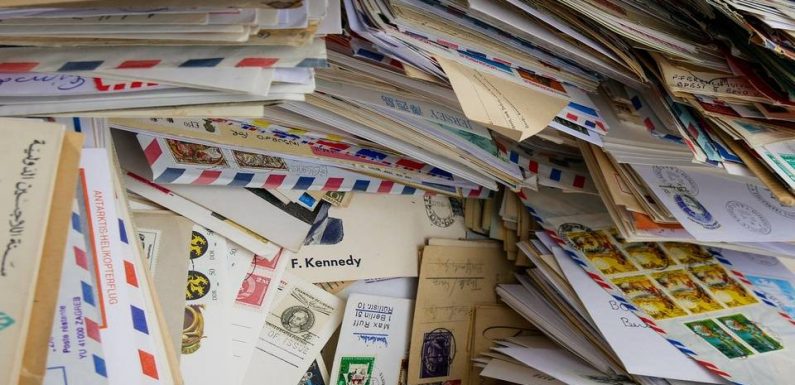 Japon : Un facteur accumule 24.000 lettres jamais distribuées chez lui