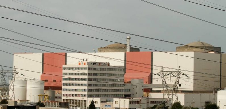 Réforme des retraites : Plusieurs centaines de manifestants ralentissent la production de la centrale nucléaire de Gravelines