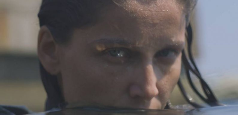VIDEO. «J’ai hésité avant d’accepter de jouer une sirène en Corse», confie Laetitia Casta à l’affiche de la série «Une île» sur Arte