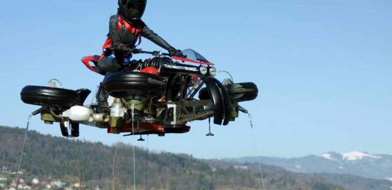Annecy : La Lazareth LMV 496, première moto volante au monde capable de rouler et s’envoler