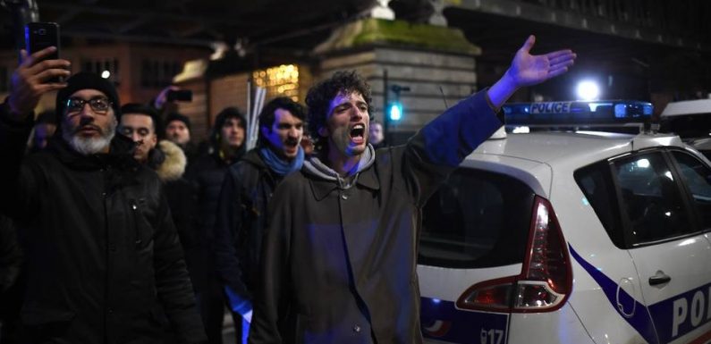 Le journaliste Taha Bouhafs en garde à vue après la sortie perturbée d’Emmanuel Macron au théâtre