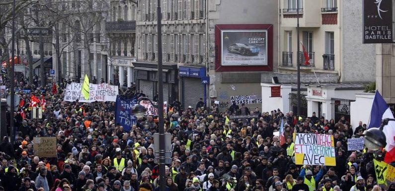 Réforme des retraites: Plusieurs milliers de manifestants défilent à Paris