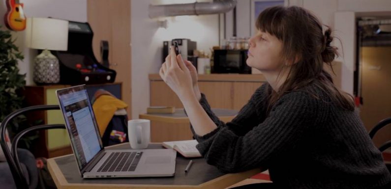 « Les cyberviolences conjugales aggravent l’isolement », selon Marine Périn, autrice du documentaire « Traquées »