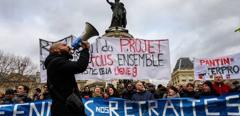Réformes des retraites : Ne plus avoir la menace de bloquer Noël affaiblit-il les grévistes ?