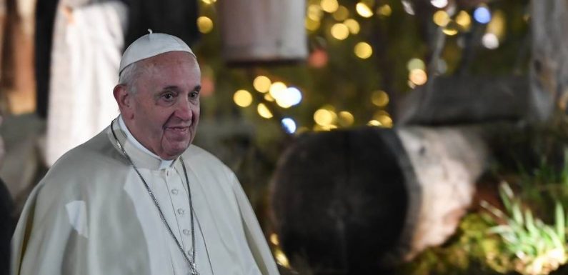 VIDEO. Quand le pape François tape sur le bras d&rsquo;une fidèle qui tente de le retenir
