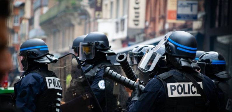 Toulouse : Une enquête judiciaire ouverte après le croche-pied d’un policier sur une manifestante