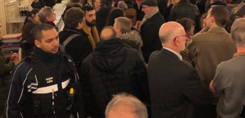 Municipales 2020 à Paris : Les vœux de la maire du 20e Frédérique Calandra chahutés par des opposants