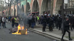 Manifestation contre la réforme des retraites à Paris: plusieurs incidents en marge du cortège